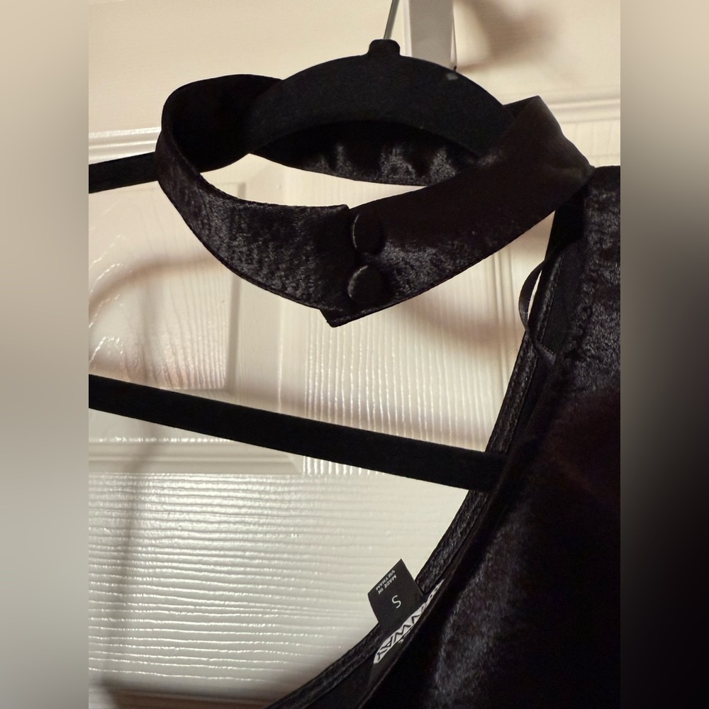 Elegant Black Satin One-Shoulder Blouse - Picture 4 of 4